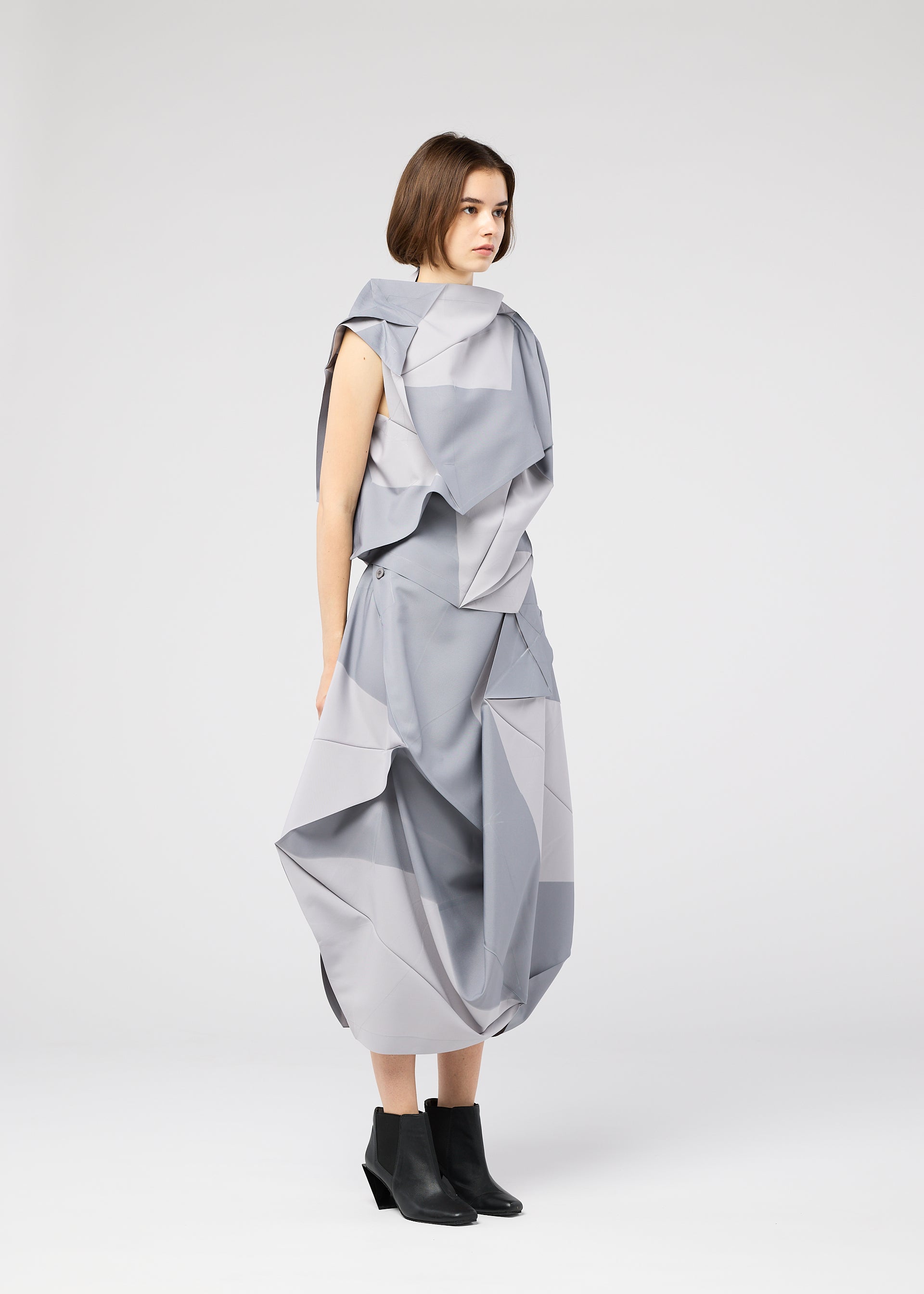 A model wears the 132 5. ISSEY MIYAKE NO.17 PRINT shirt.