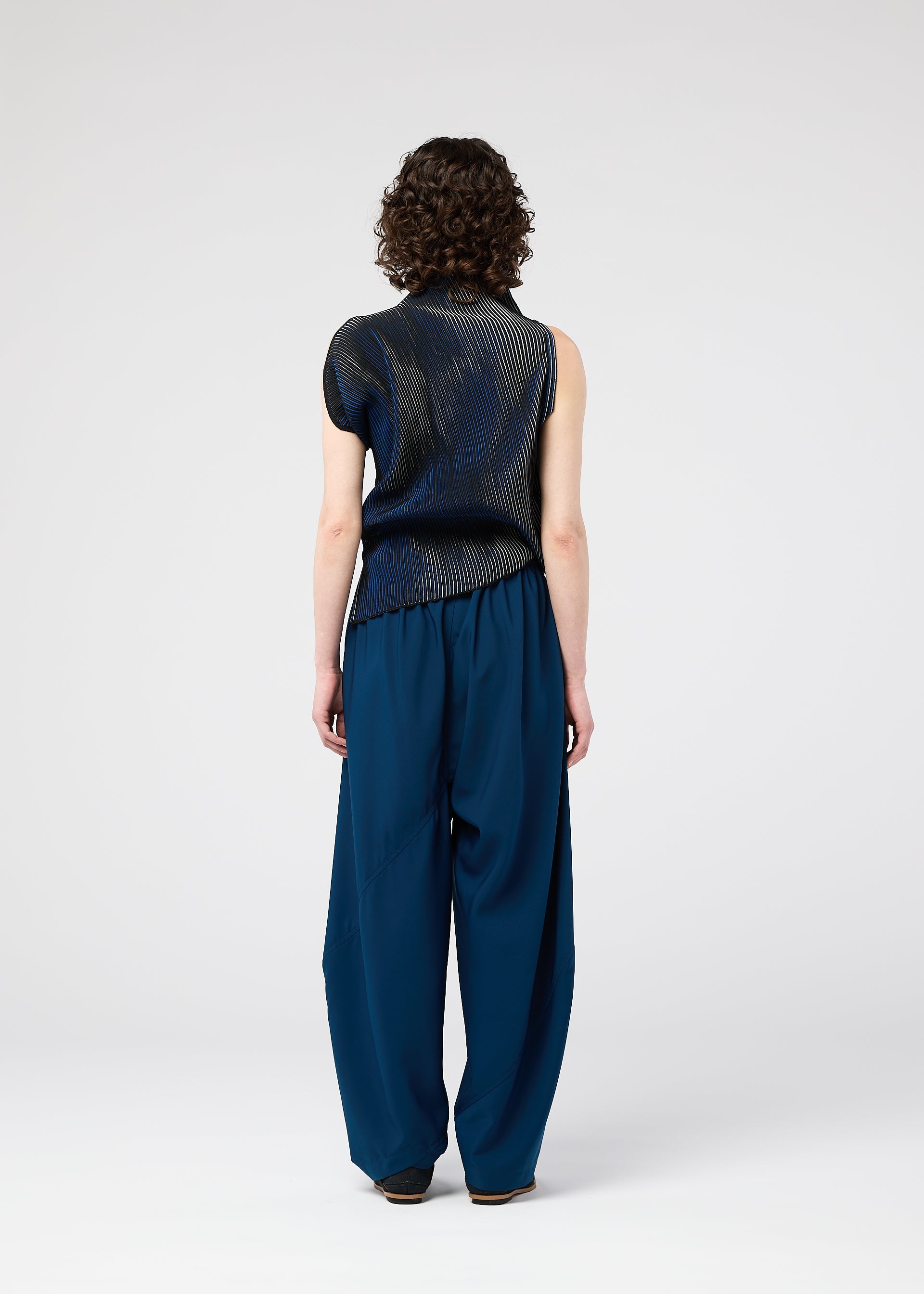 A model wears the 132 5. ISSEY MIYAKE FACET KNIT top.