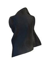 A detail shot of the 132 5. ISSEY MIYAKE FACET KNIT top.