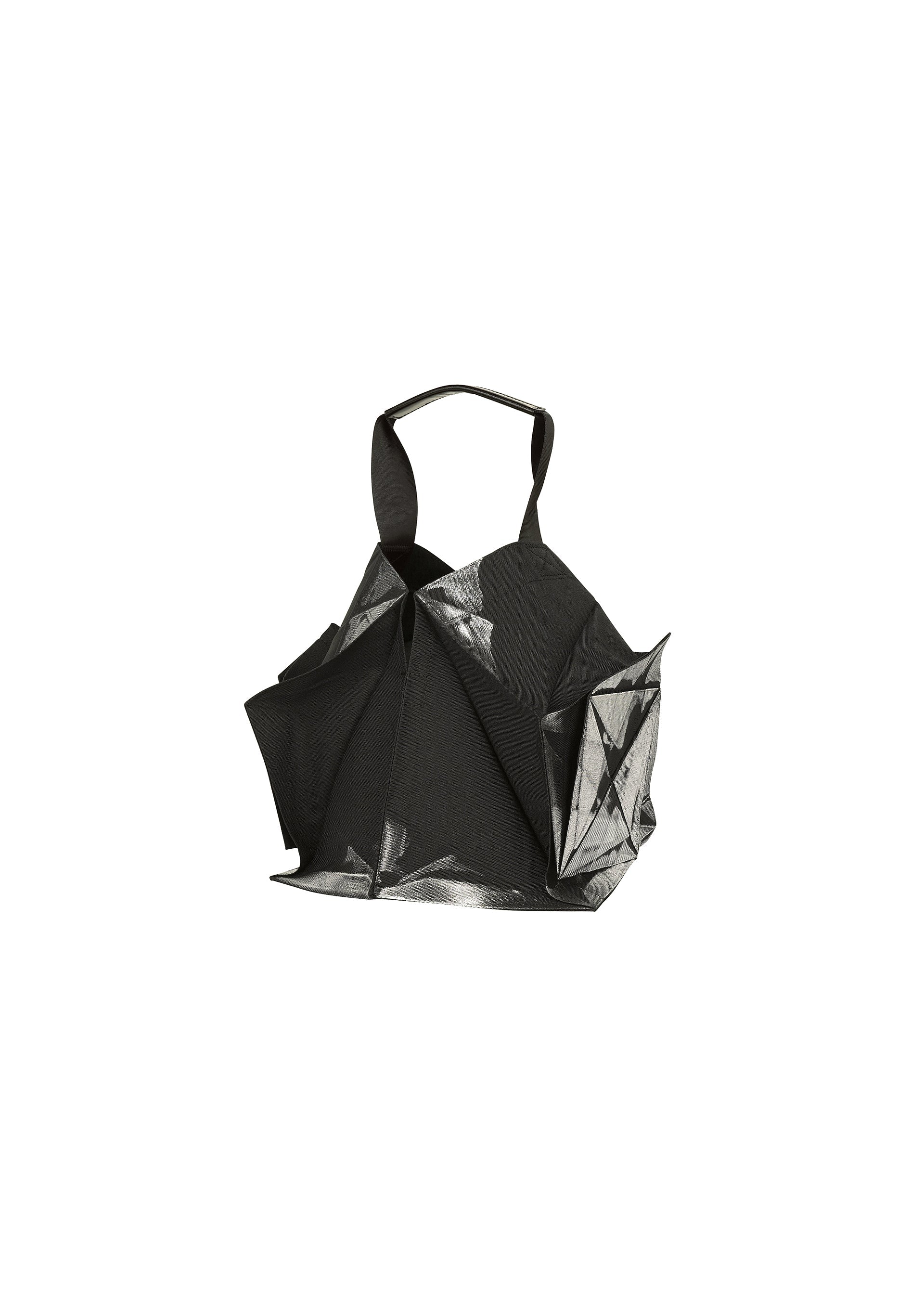 A product shot of the 132 5. ISSEY MIYAKE No.1-BG bag in black×silver.