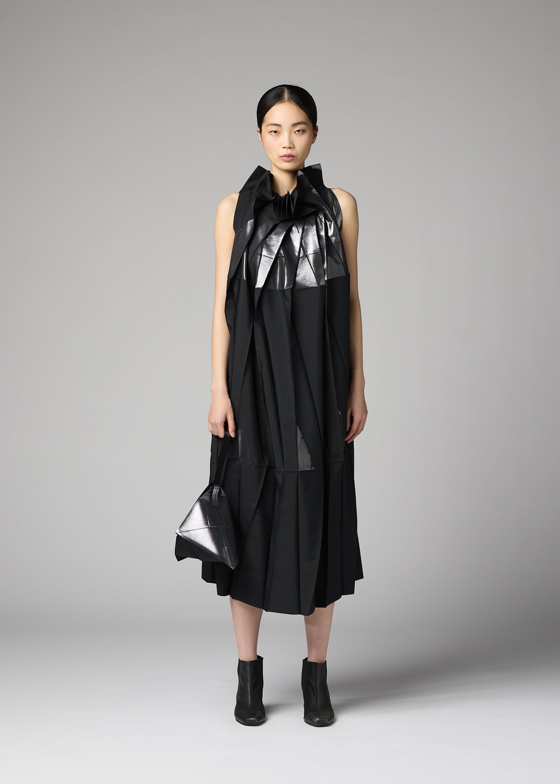 【ISSEY MIYAKE 1325】新品　羽織り　ジャケット　ケープ　ブラック 132 5. ISSEY MIYAKE – The official ISSEY MIYAKE ONLINE STORE