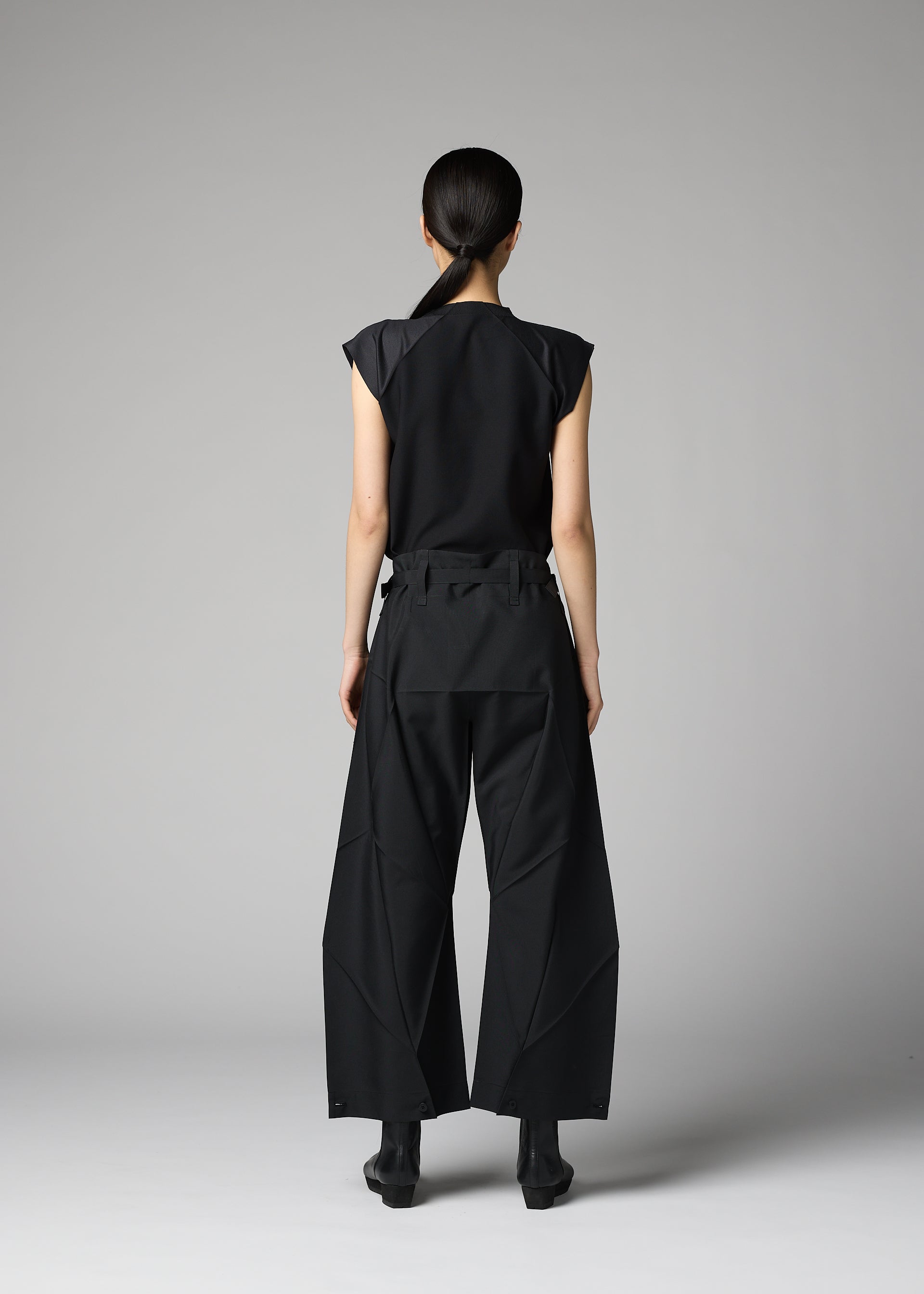 A model wears the 132 5. ISSEY MIYAKE F-BT f-bt-trousers-black.