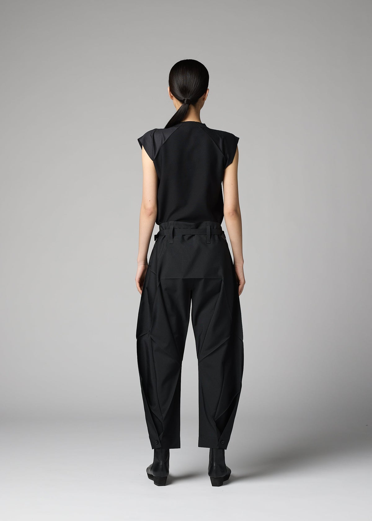 A model wears the 132 5. ISSEY MIYAKE F-BT f-bt-trousers-black.