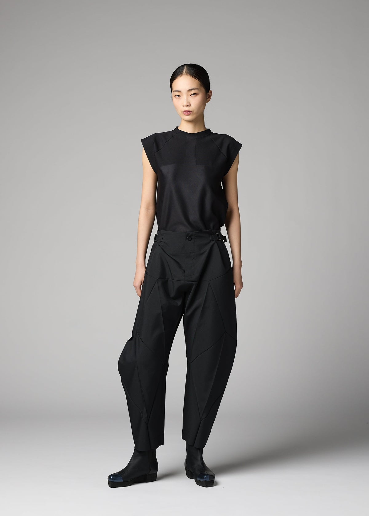 A model wears the 132 5. ISSEY MIYAKE F-BT f-bt-trousers-black.