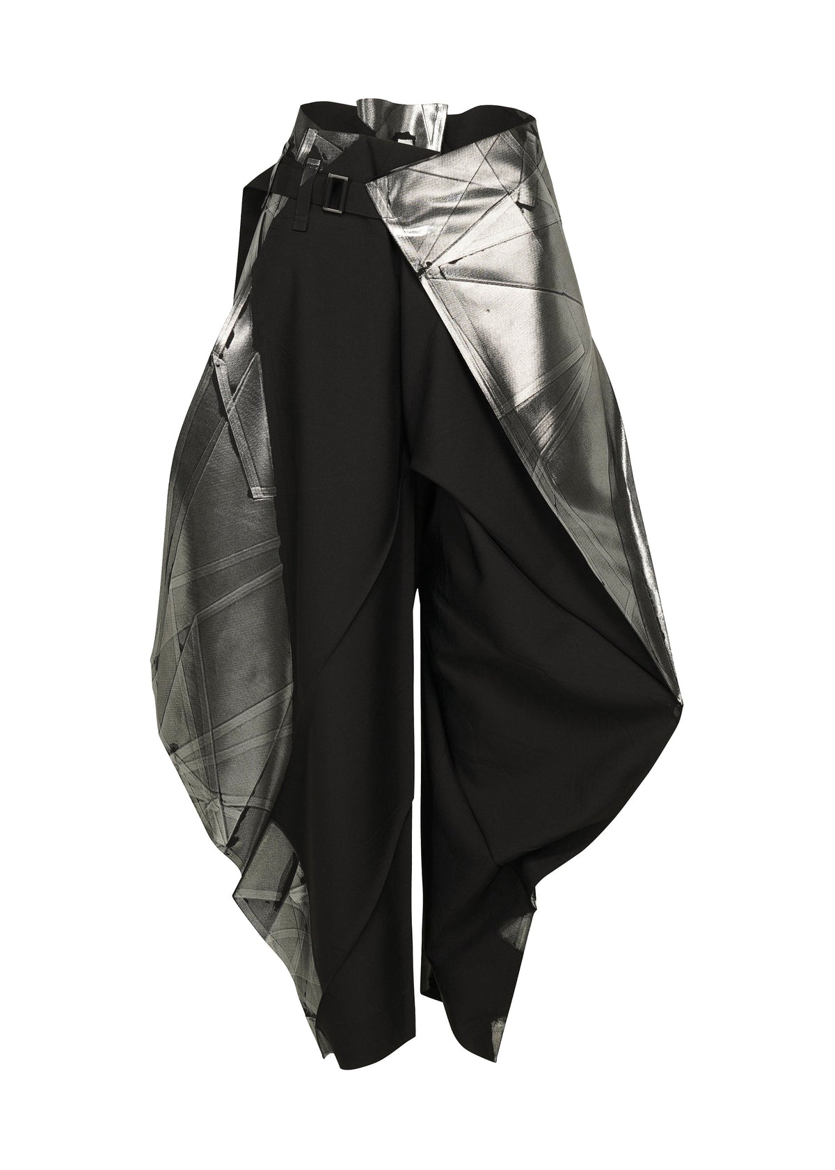 A product shot of the 132 5. ISSEY MIYAKE F-BT trousers in black×silver.