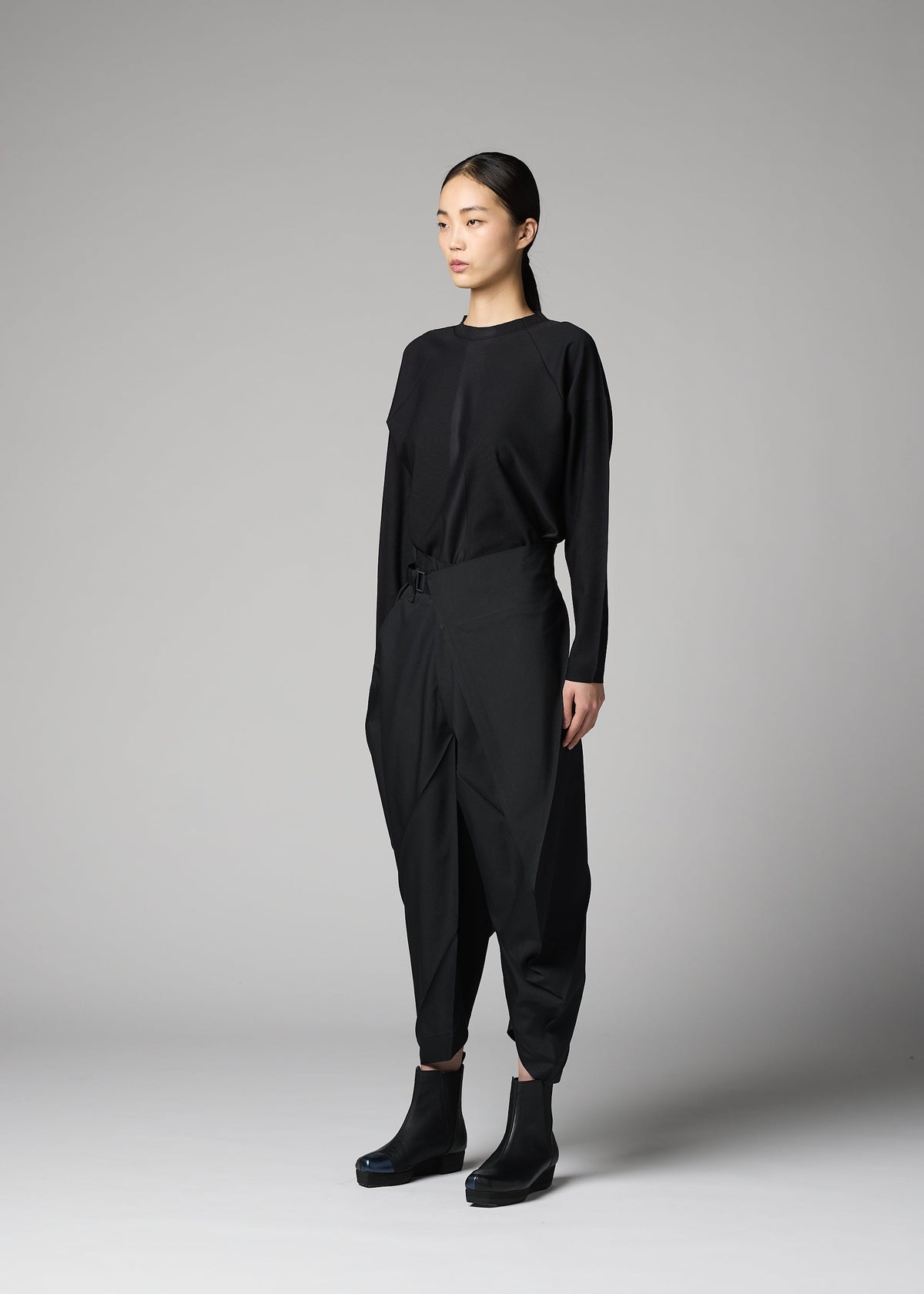 A model wears the 132 5. ISSEY MIYAKE F-BT f-bt-trousers-black-1.