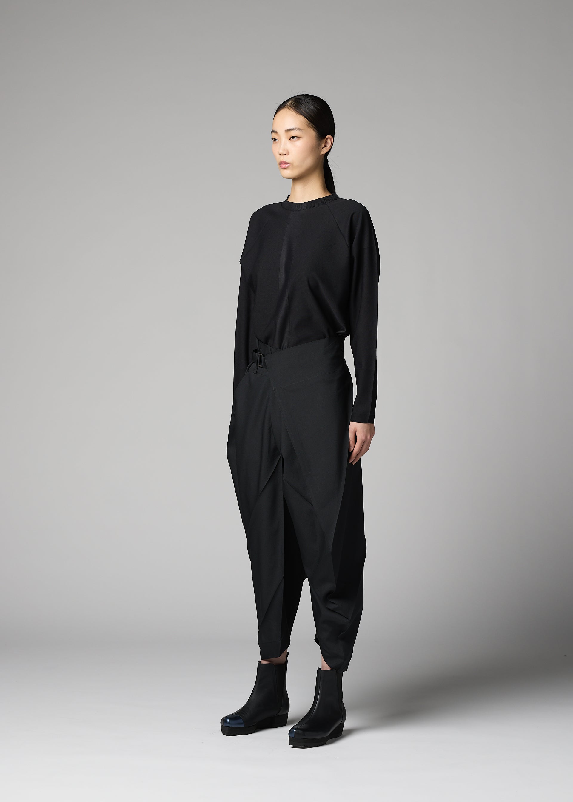 A model wears the 132 5. ISSEY MIYAKE F-BT f-bt-trousers-black-1.