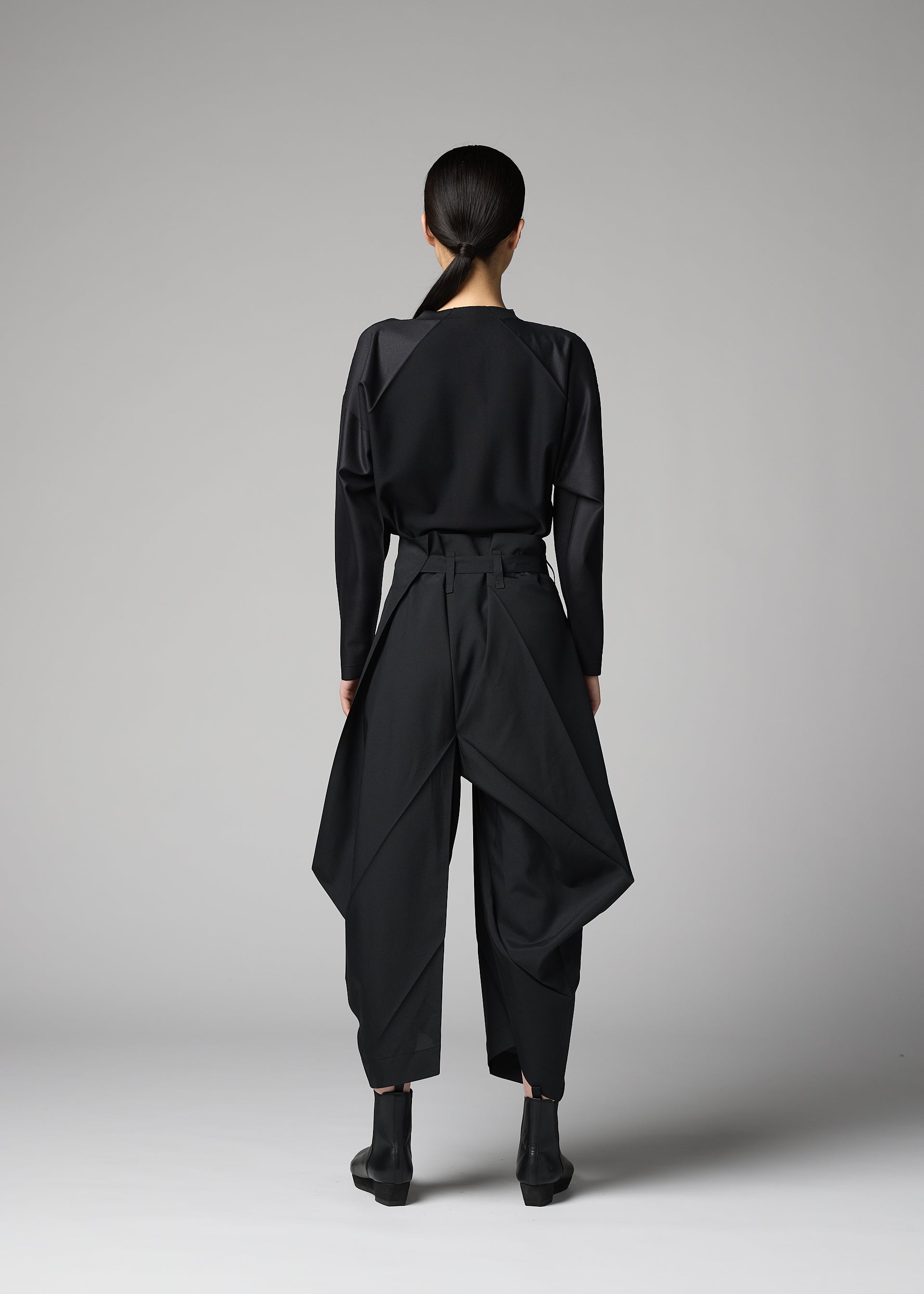 A model wears the 132 5. ISSEY MIYAKE F-BT f-bt-trousers-black-1.