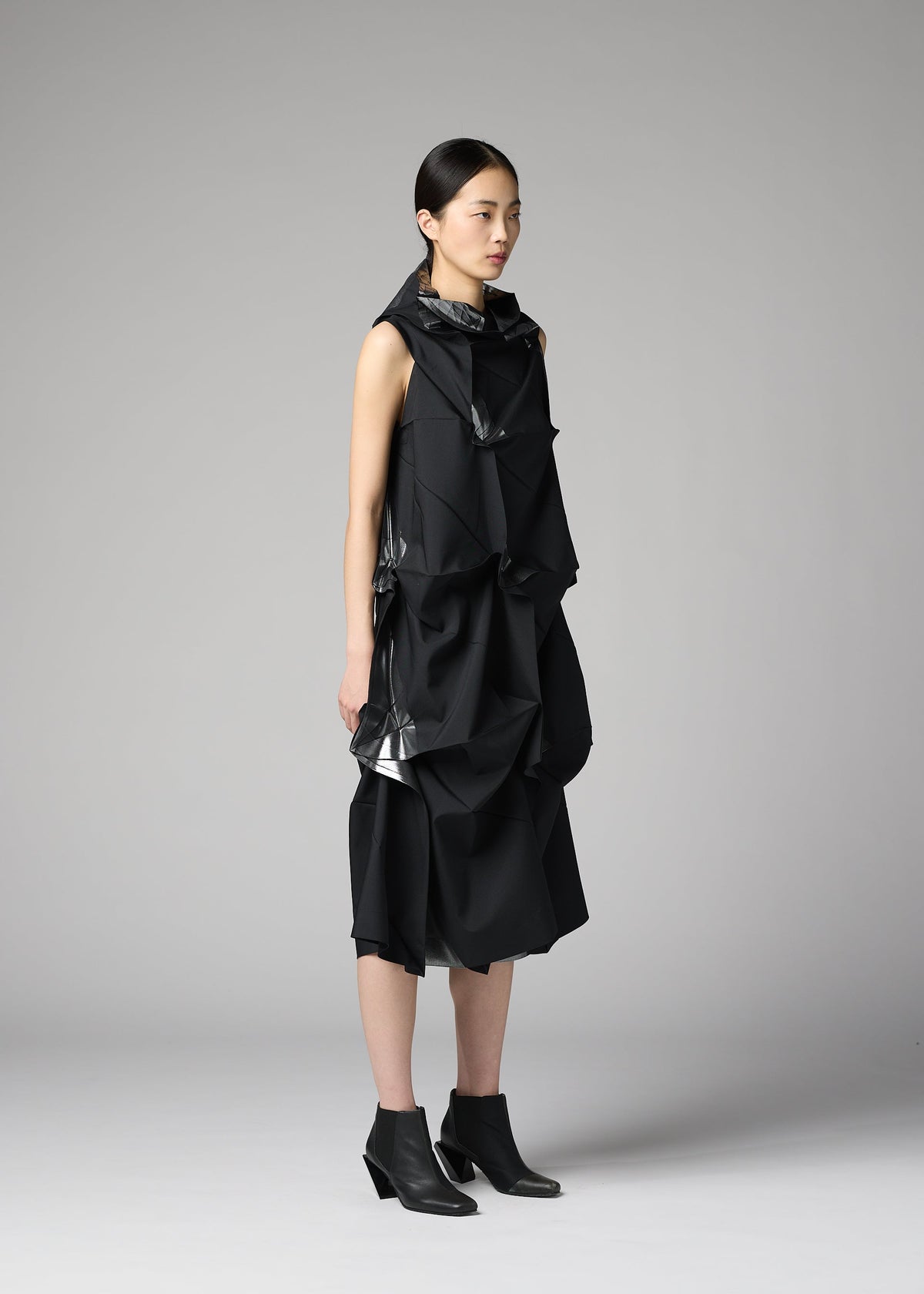 A model wears the 132 5. ISSEY MIYAKE No.1-1 no-1-1-dress-black-x-silver.