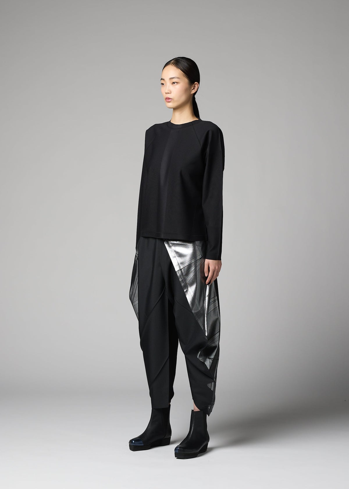 A model wears the 132 5. ISSEY MIYAKE F-KN f-kn-top-black-1.