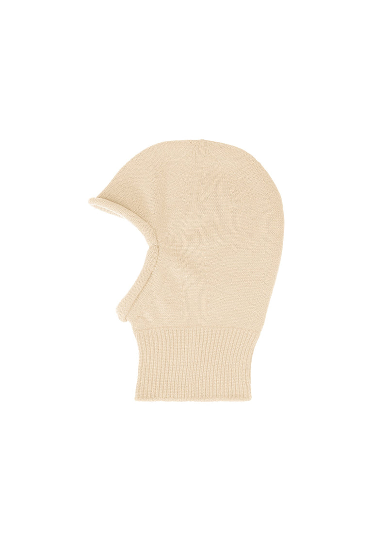 A product shot of the ISSEY MIYAKE CHUNKY WOOL ACC hat in moon white (06).