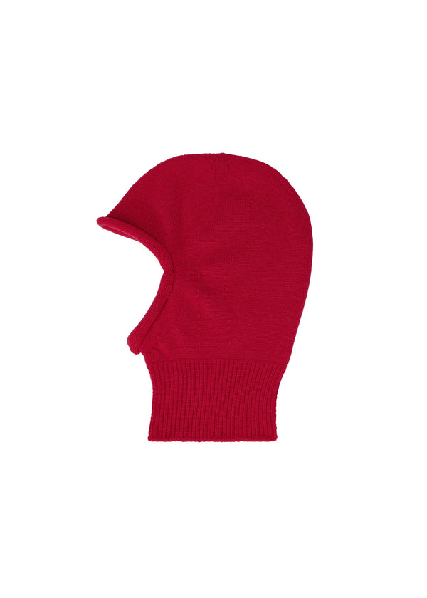 A product shot of the ISSEY MIYAKE CHUNKY WOOL ACC hat in nadeshiko red (29).