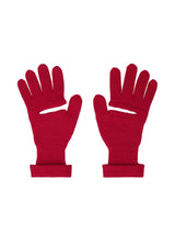 A product shot of the ISSEY MIYAKE CHUNKY WOOL ACC gloves in nadeshiko red (29).