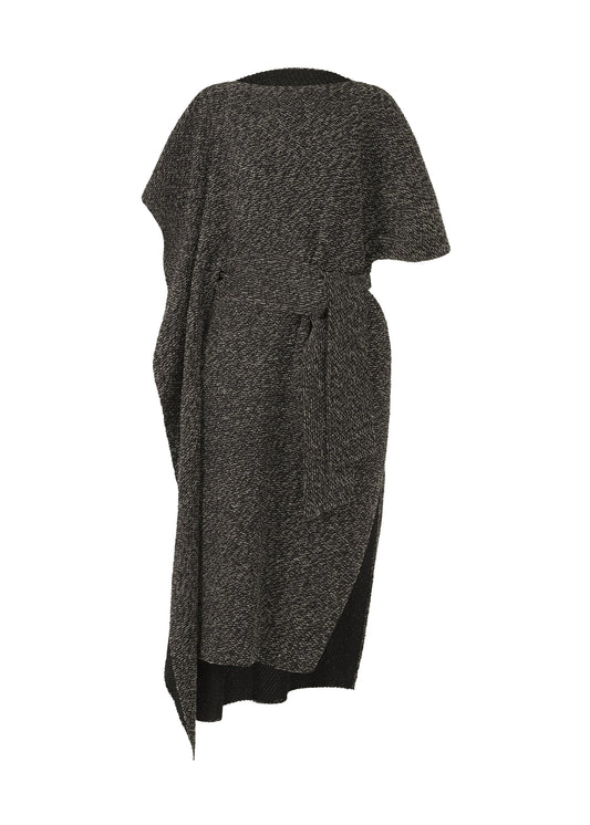 A product shot of the ISSEY MIYAKE WARM PLEATS vest in black-hued (17).