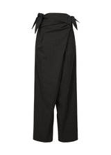 A product shot of the ISSEY MIYAKE  ENCLOTHE PANTS trousers in black (15)