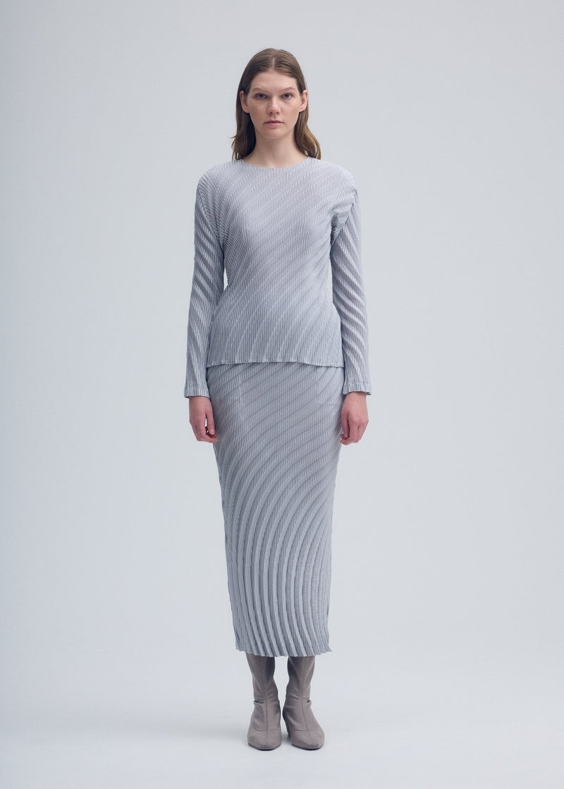 A model wears the ISSEY MIYAKE NUANCE PLEATS SOLID skirt.