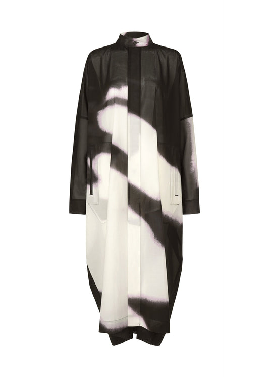 A product shot of the ISSEY MIYAKE SHADOW STUDY coat in .