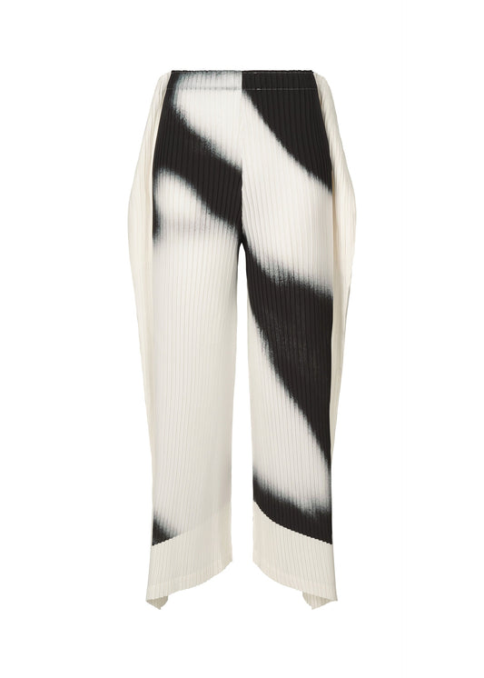 A product shot of the ISSEY MIYAKE SHADOW STUDY PLEATS trousers in .