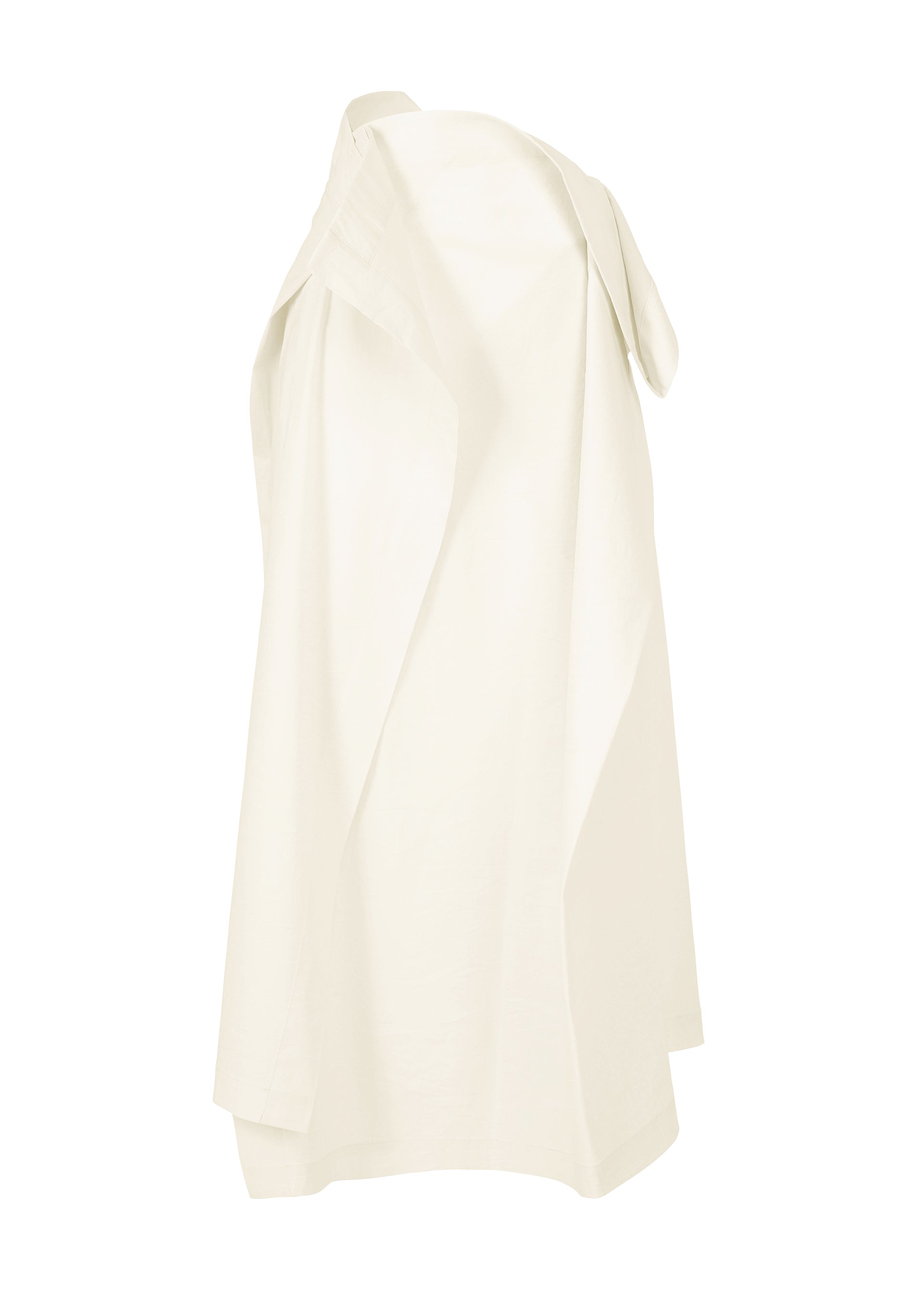 A product shot of the ISSEY MIYAKE AMPLE skirt in asa white (06).