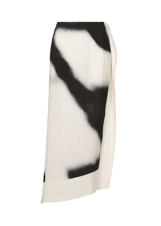 A product shot of the ISSEY MIYAKE SHADOW STUDY PLEATS skirt in .