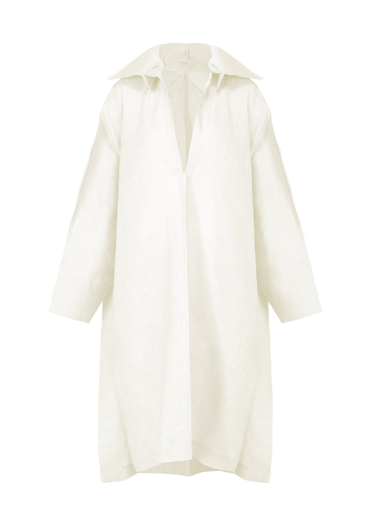 A product shot of the ISSEY MIYAKE HEMPEN dress in washi white (05).
