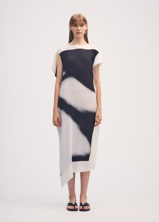 A model wears the ISSEY MIYAKE SHADOW STUDY PLEATS dress.