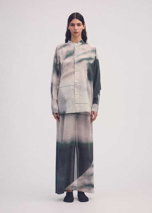 A model wears the ISSEY MIYAKE SHADOW STUDY shirt.