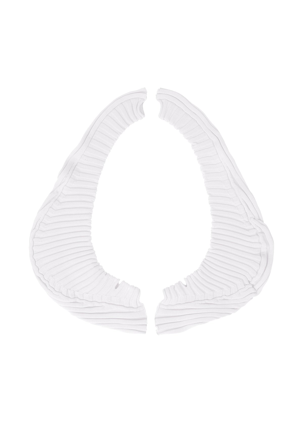 A product shot of the ISSEY MIYAKE KNIT (AS IT IS) ACC gloves in white.
