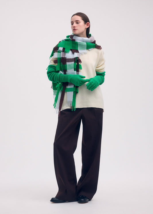A model wears the ISSEY MIYAKE BREEZE KNIT GLOVES gloves.