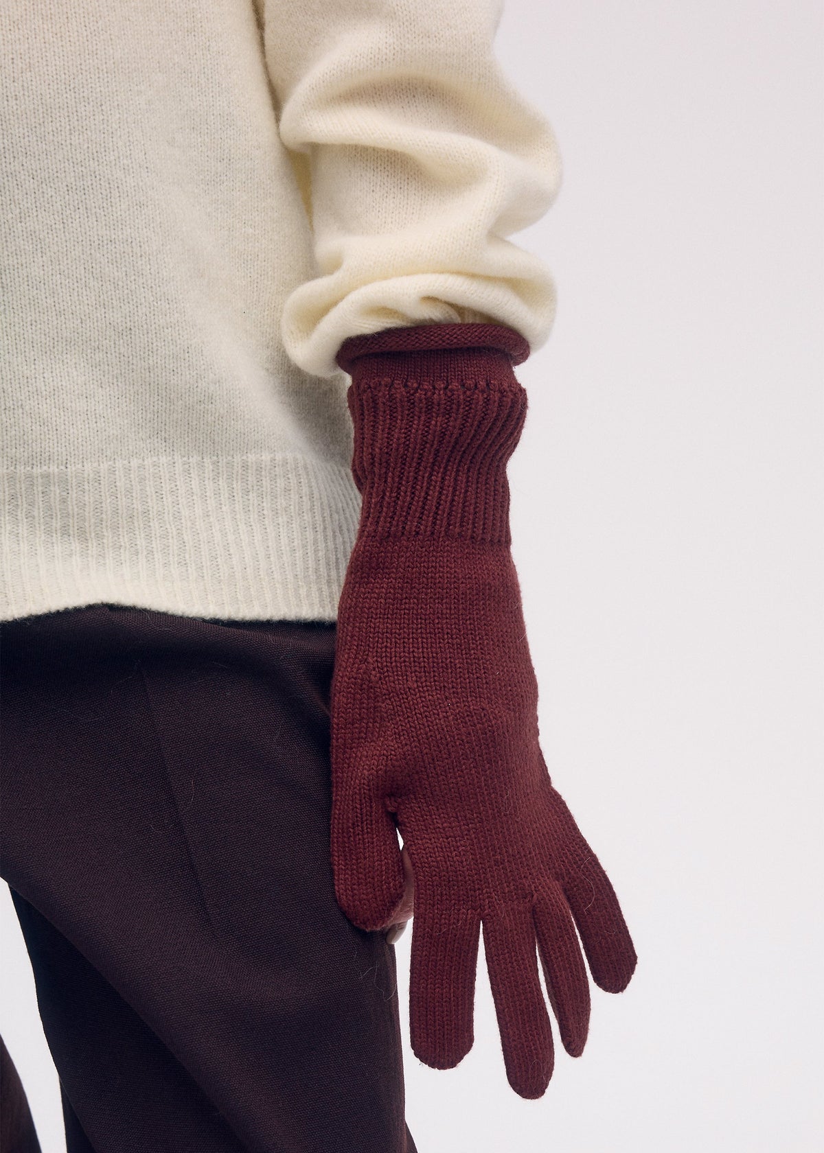 A model wears the ISSEY MIYAKE BREEZE KNIT GLOVES gloves.
