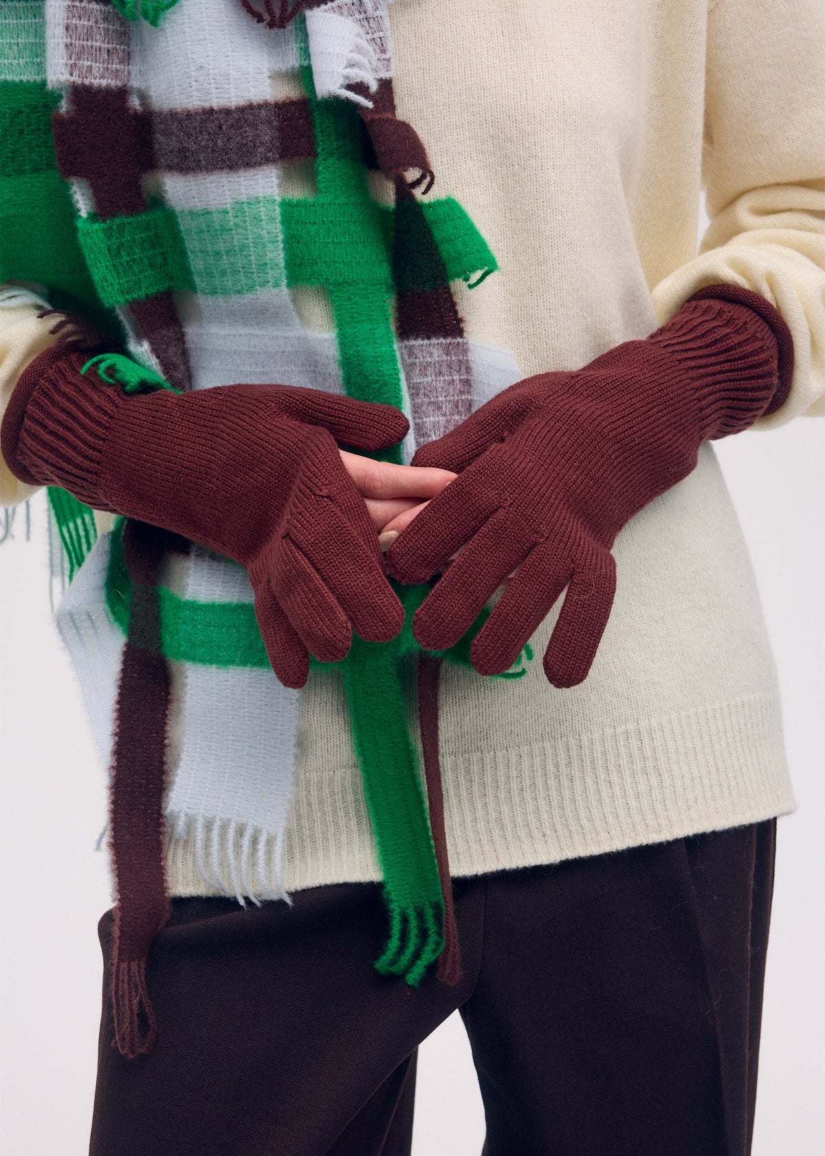 A model wears the ISSEY MIYAKE BREEZE KNIT GLOVES gloves.