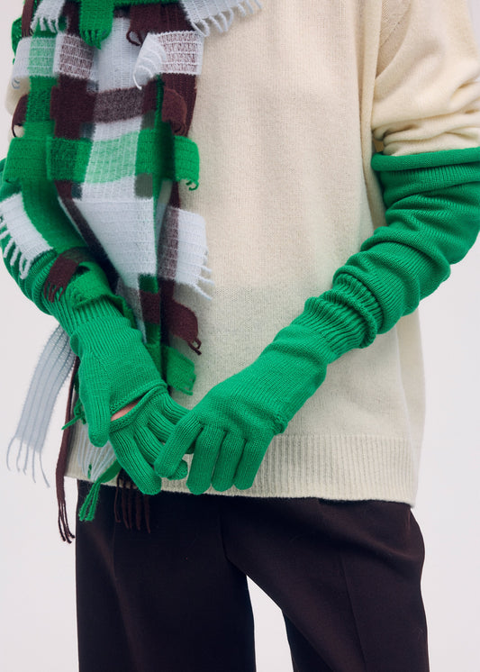 A model wears the ISSEY MIYAKE BREEZE KNIT GLOVES gloves.