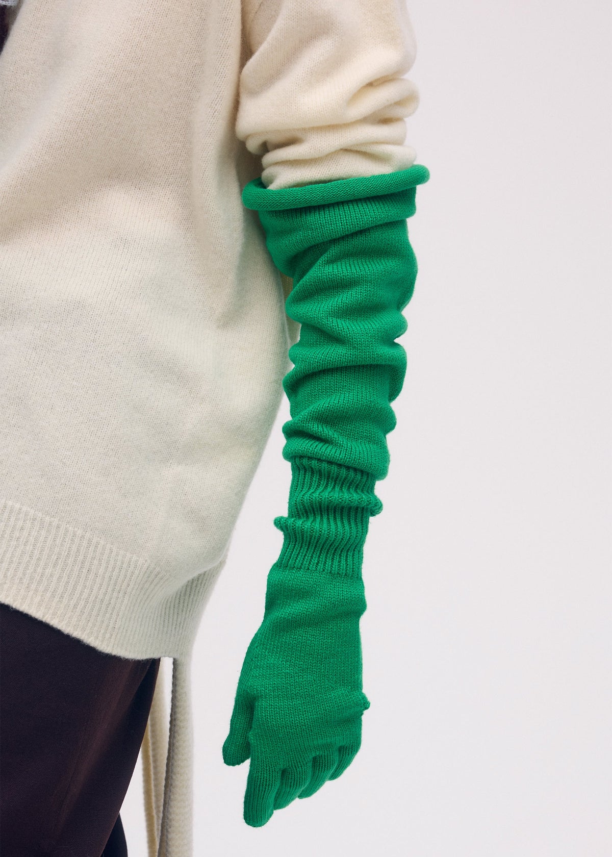 A model wears the ISSEY MIYAKE BREEZE KNIT GLOVES gloves.
