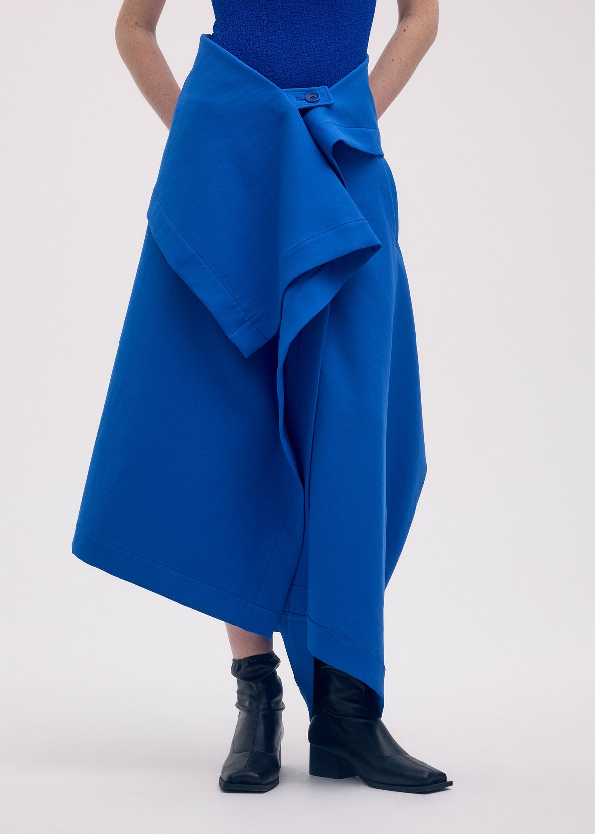 A model wears the ISSEY MIYAKE GYPSUM trousers.