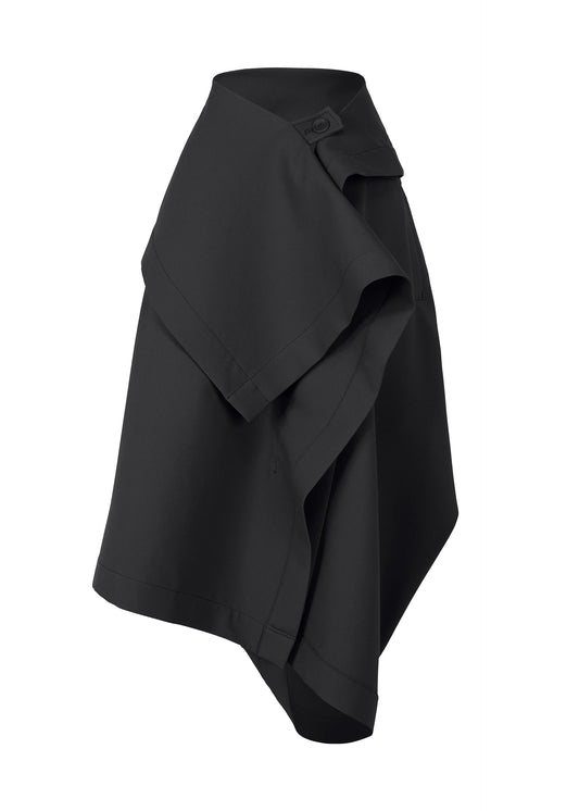 A product shot of the ISSEY MIYAKE GYPSUM trousers in black (15).