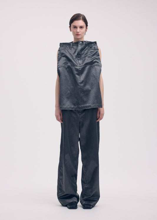 A model wears the ISSEY MIYAKE PSEUDO JEANS trousers.