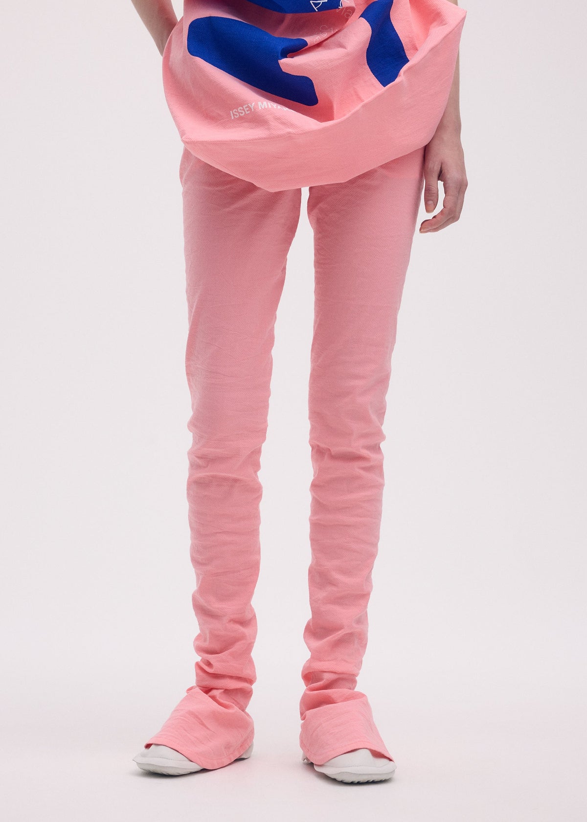 A model wears the ISSEY MIYAKE PAPER BAG trousers.