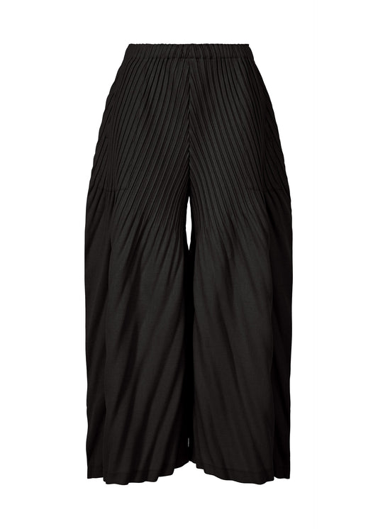 A product shot of the ISSEY MIYAKE LINEN LIKE PLEATS trousers in black (15).