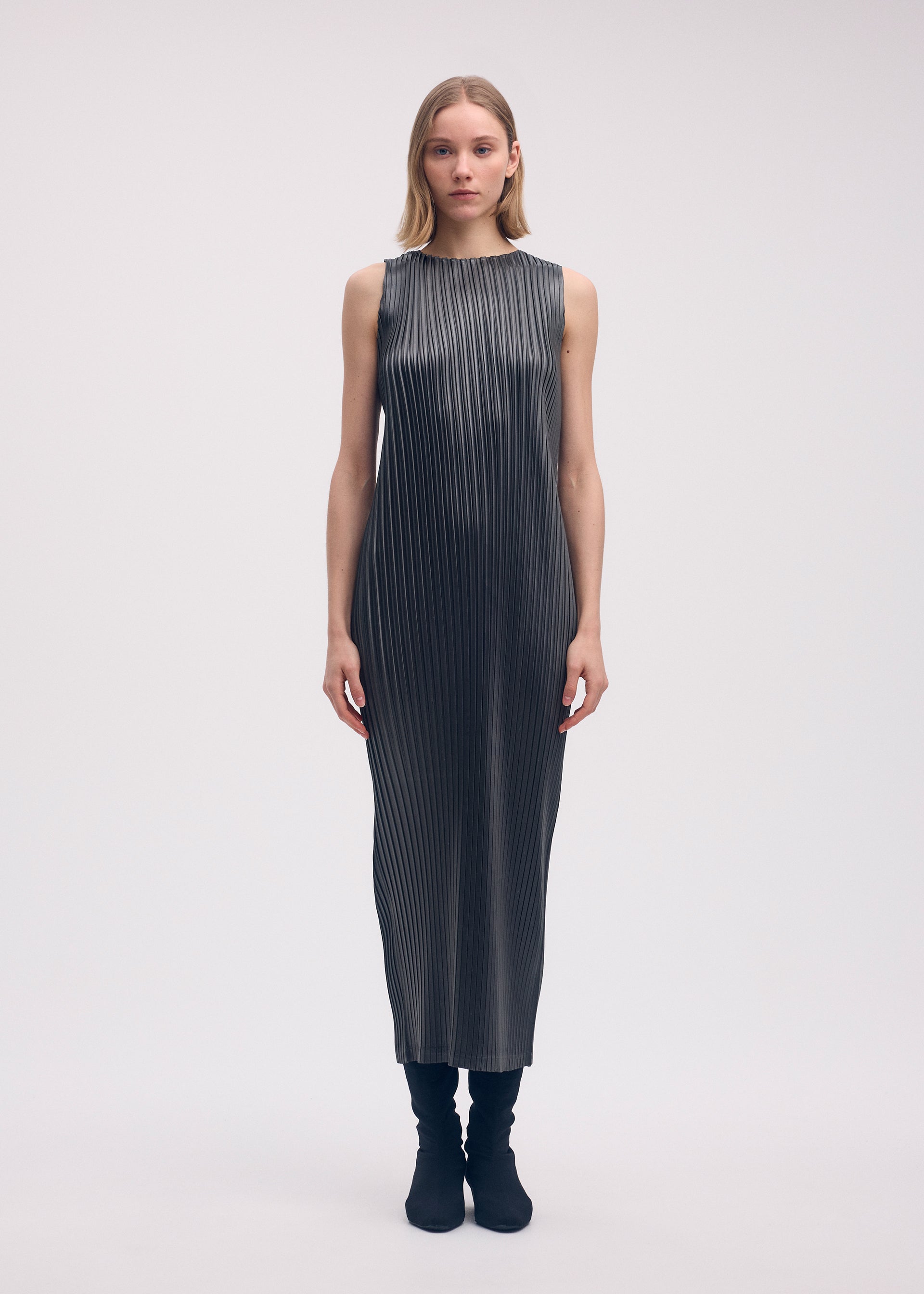 GLOSSED-METAL-PLEATS – The official ISSEY MIYAKE ONLINE STORE