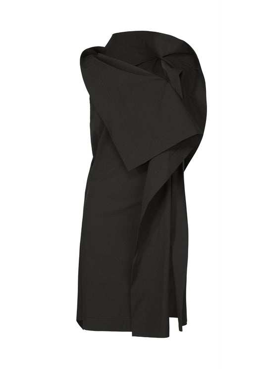 A product shot of the ISSEY MIYAKE COLLAPSING SCULPTURE tunic in black (15).