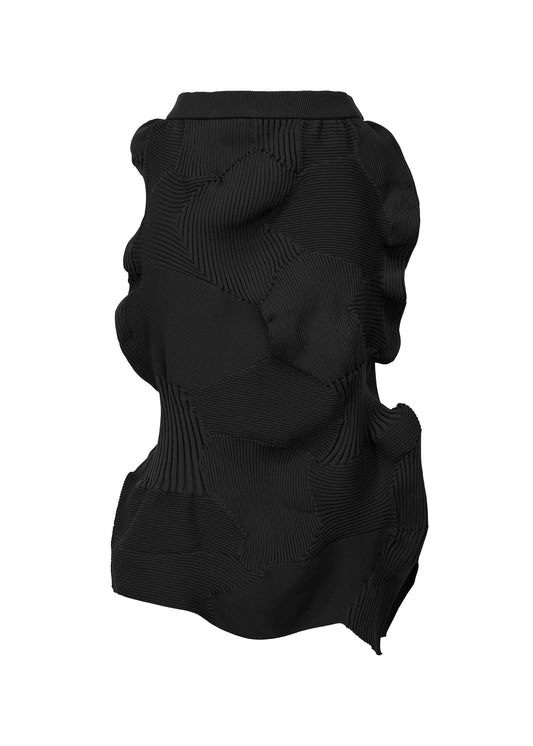 A product shot of the ISSEY MIYAKE KONE KONE skirt in black (15).