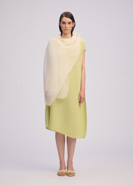 A model wears the ISSEY MIYAKE FEATHER RAMIE PLEATS STOLE accessories.