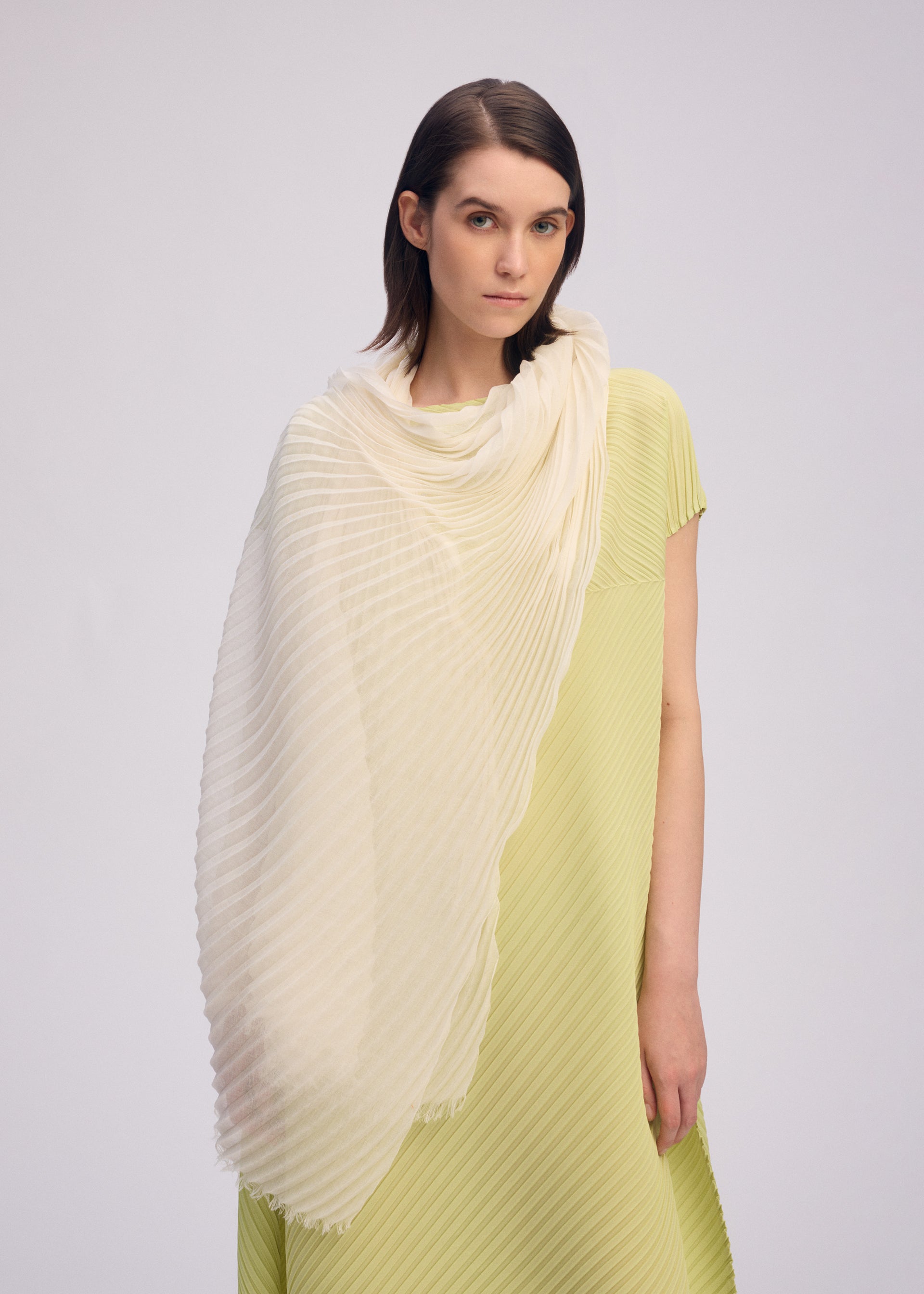 FEATHER RAMIE PLEATS STOLE Hand-pleated Stole White – The official