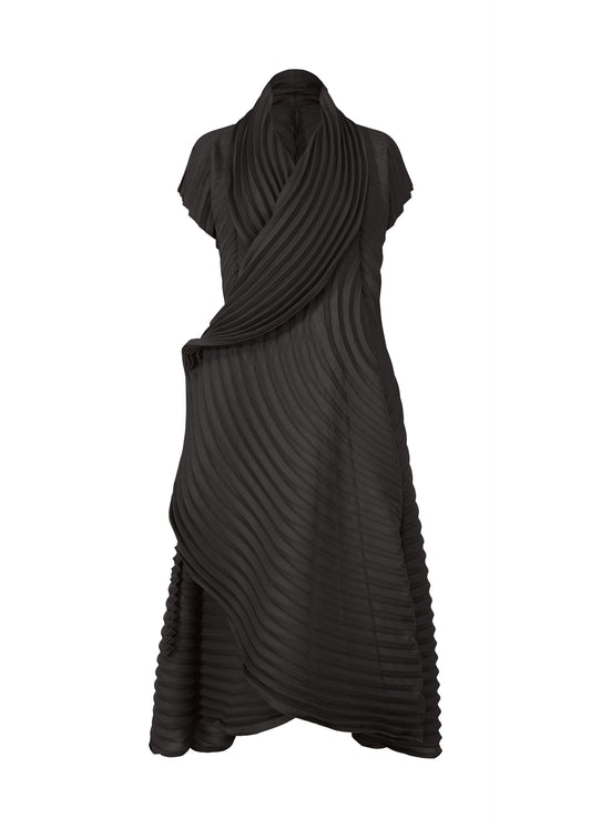 A product shot of the ISSEY MIYAKE CIRCLE PLEATS PB vest in black (15).