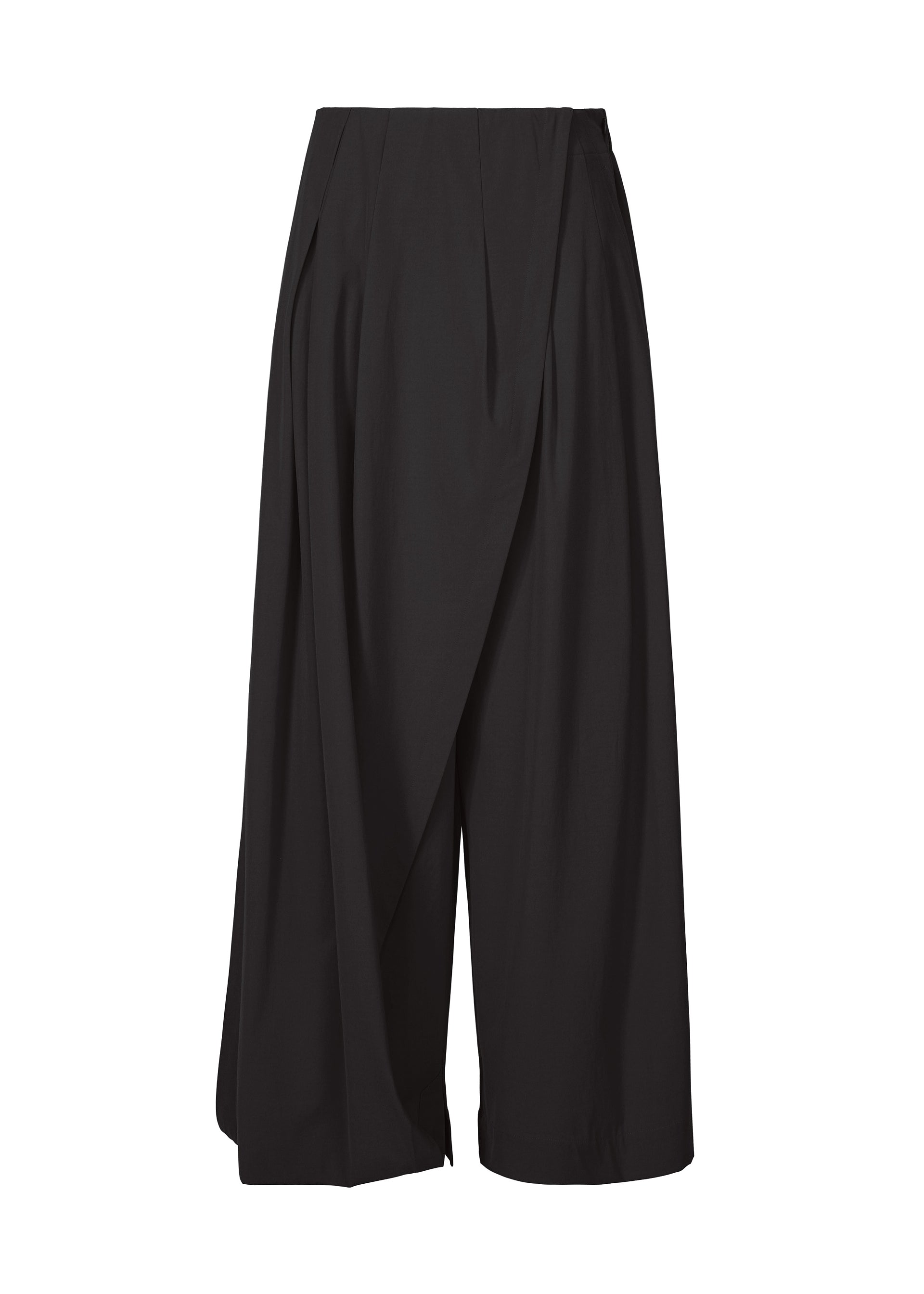 A product shot of the ISSEY MIYAKE LOOPED trousers in black (15).
