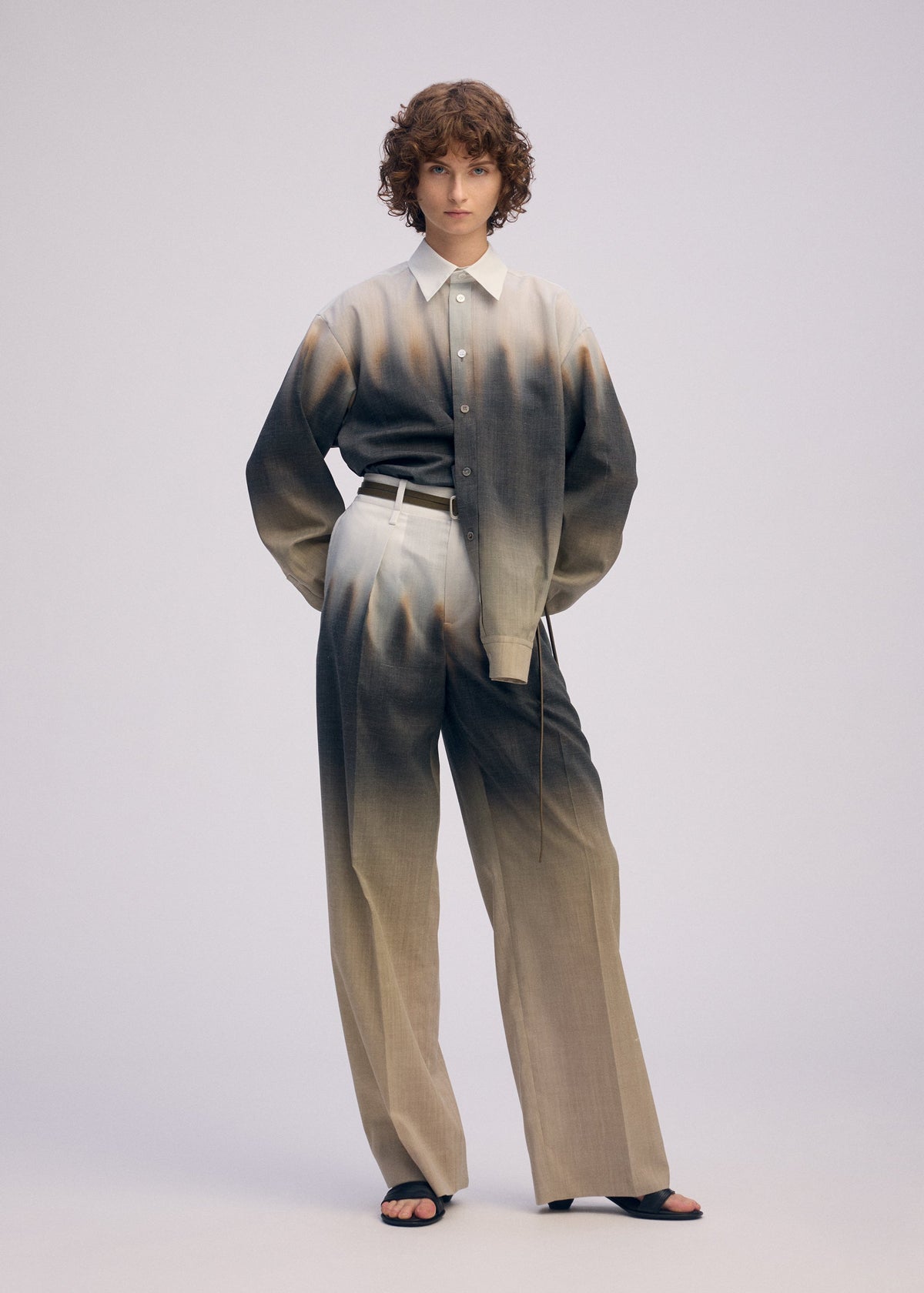A model wears the ISSEY MIYAKE PLUMAGE plumage-trousers-chukar.