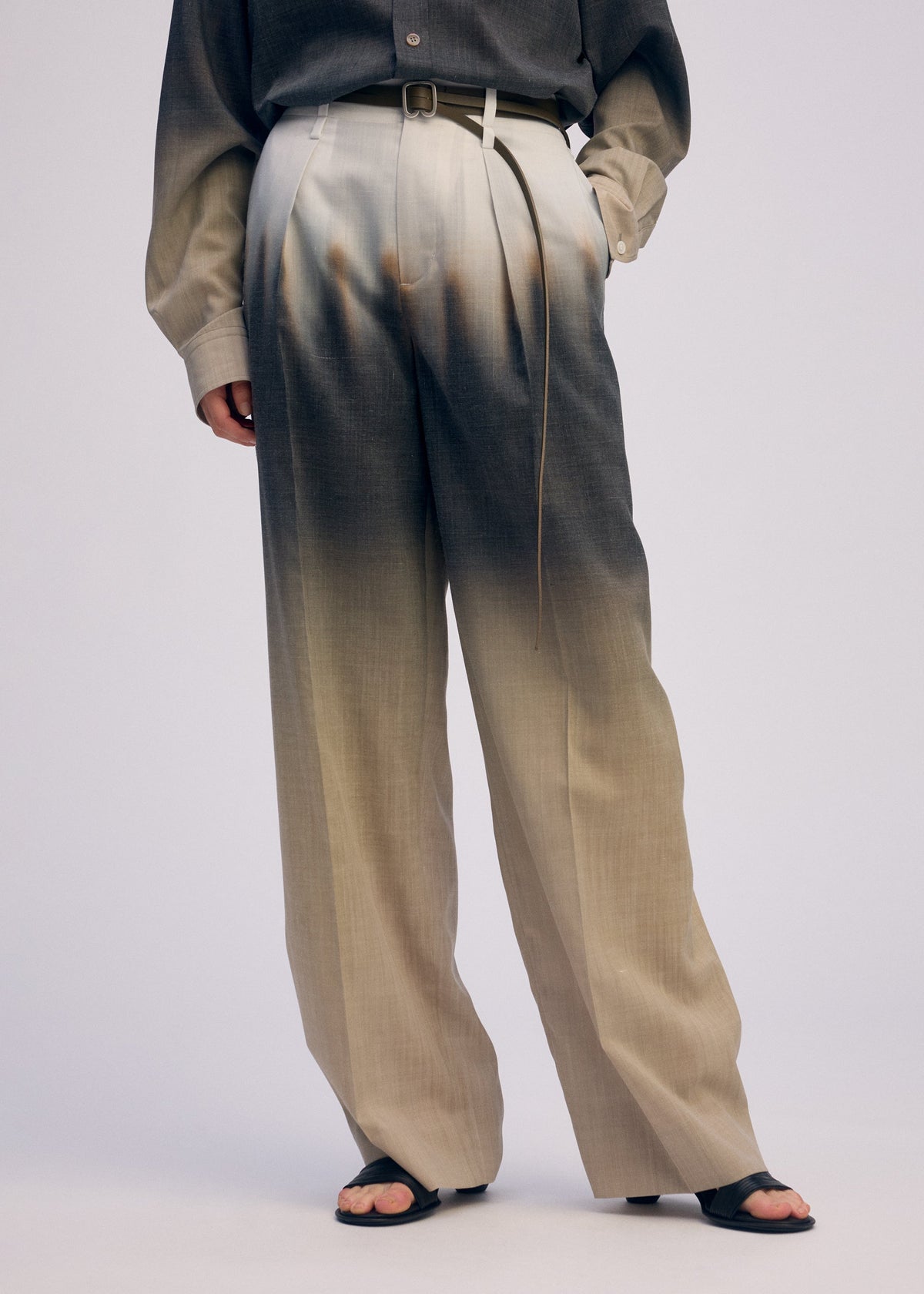 A model wears the ISSEY MIYAKE PLUMAGE plumage-trousers-chukar.