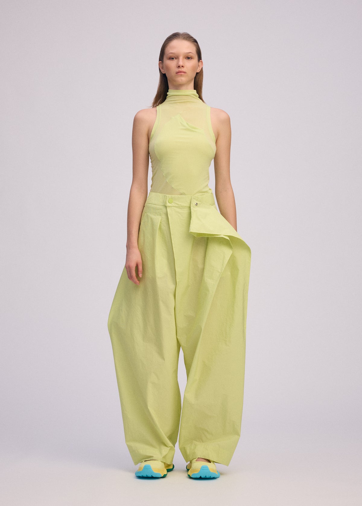 AKIMBO Trousers Light Green