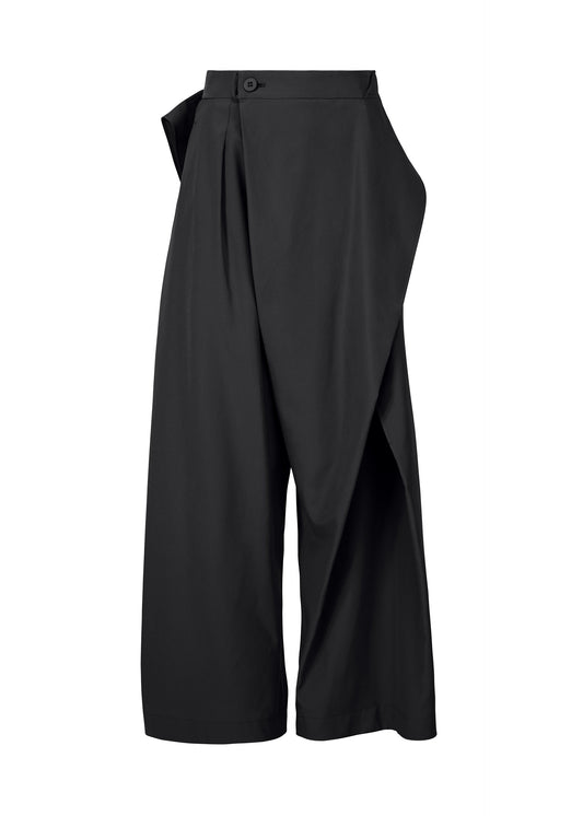 A product shot of the ISSEY MIYAKE FLUTTERING PANTS trousers in black (15).