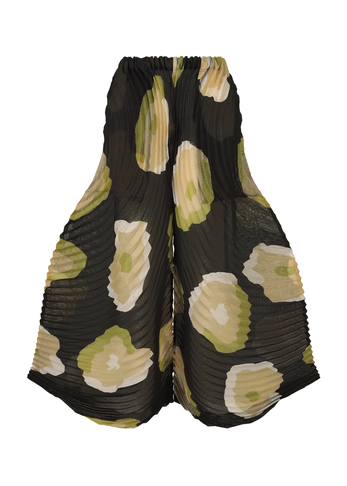 A product shot of the ISSEY MIYAKE VERVE trousers in black-hued (17).